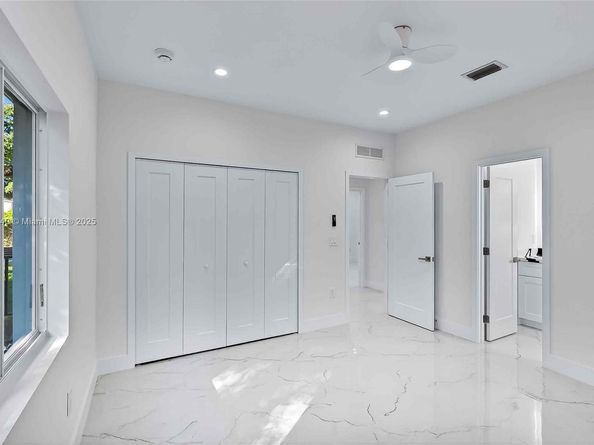 1346 NW 44th St, Miami FL 33142