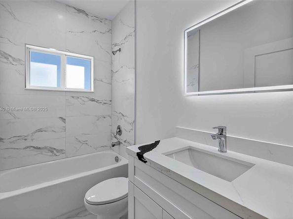 1346 NW 44th St, Miami FL 33142