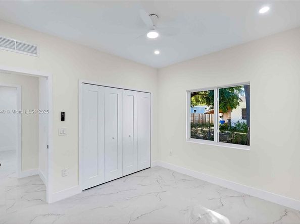 1346 NW 44th St, Miami FL 33142