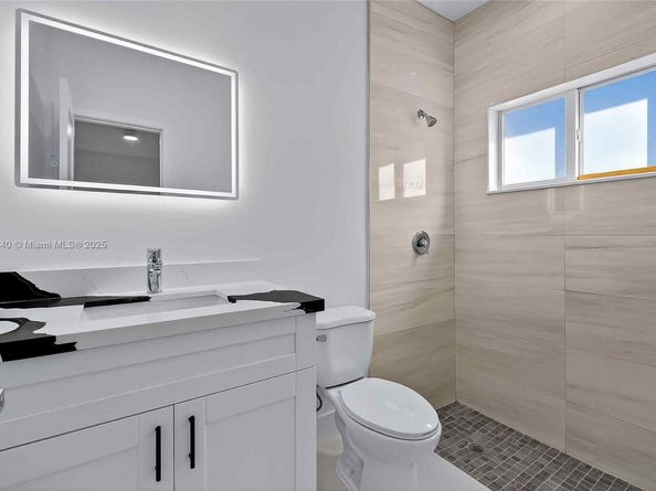 1346 NW 44th St, Miami FL 33142