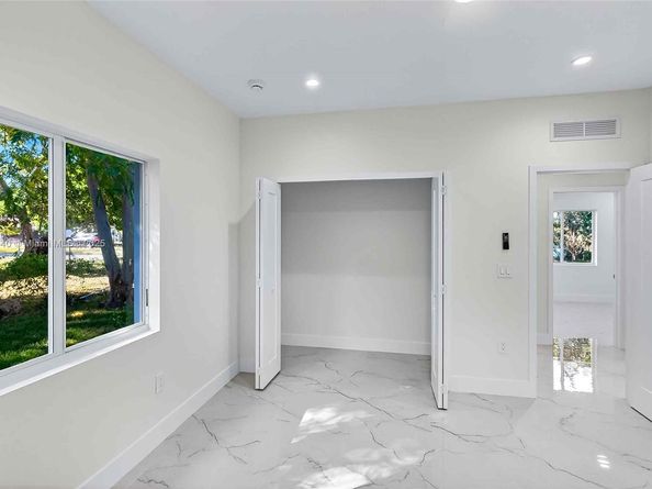 1346 NW 44th St, Miami FL 33142