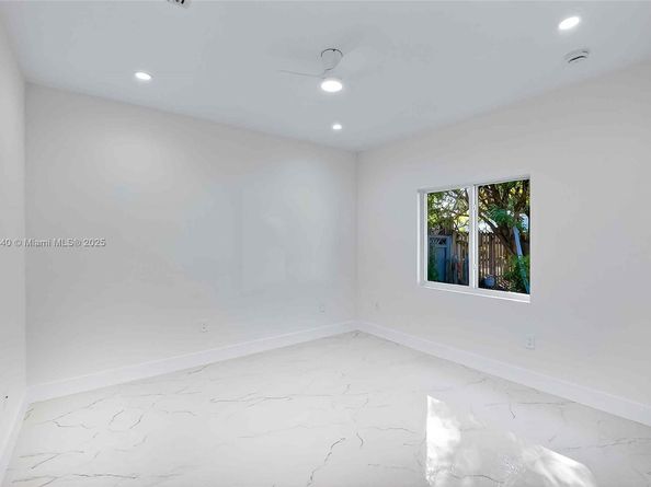 1346 NW 44th St, Miami FL 33142