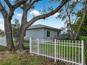 1346 NW 44th St, Miami FL 33142