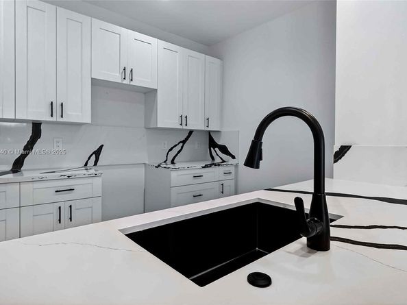 1346 NW 44th St, Miami FL 33142