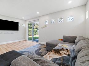 5402 NW 25th Ter, Tamarac FL 33309