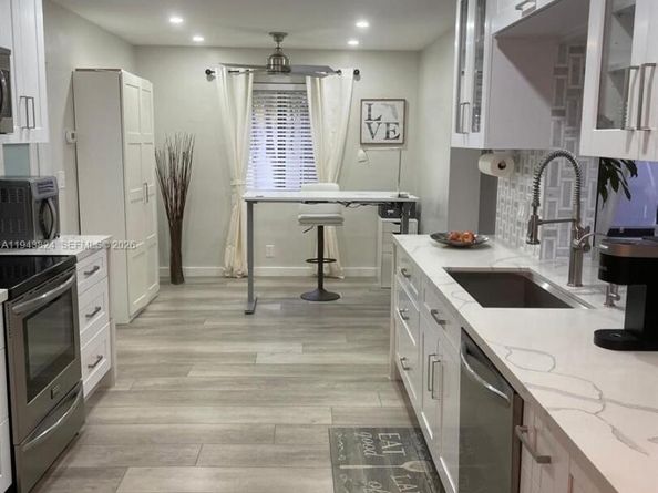 371 SE 3rd St, Pompano Beach FL 33060