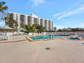 3600 Yacht Club Dr 703, Aventura FL 33180