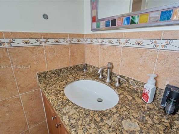 4090 NW 42nd Ave 204, Lauderdale Lakes FL 33319