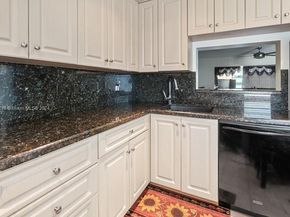 4090 NW 42nd Ave 204, Lauderdale Lakes FL 33319