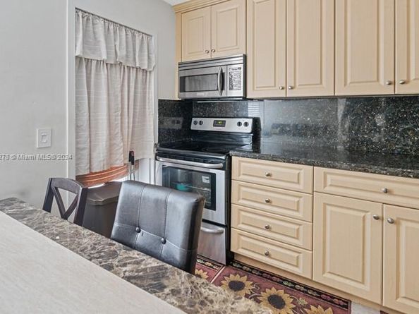 4090 NW 42nd Ave 204, Lauderdale Lakes FL 33319