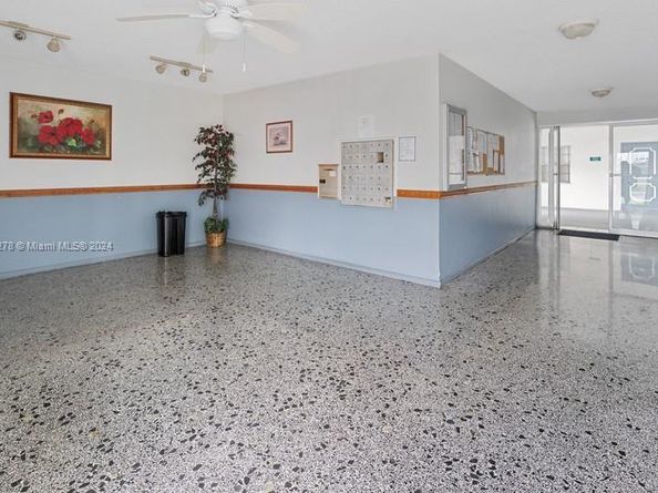 4090 NW 42nd Ave 204, Lauderdale Lakes FL 33319