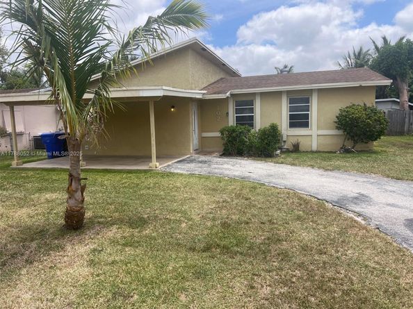 702 SW 79th Ave, North Lauderdale FL 33068