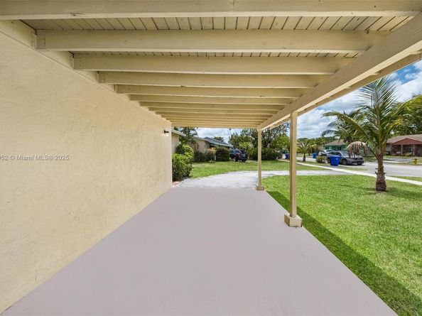 702 SW 79th Ave, North Lauderdale FL 33068