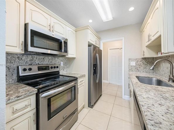 702 SW 79th Ave, North Lauderdale FL 33068