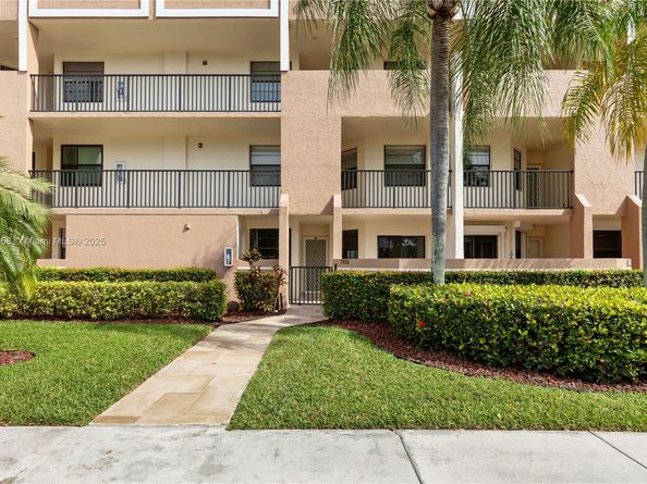 7408 Fairfax Dr 108, Tamarac FL 33321