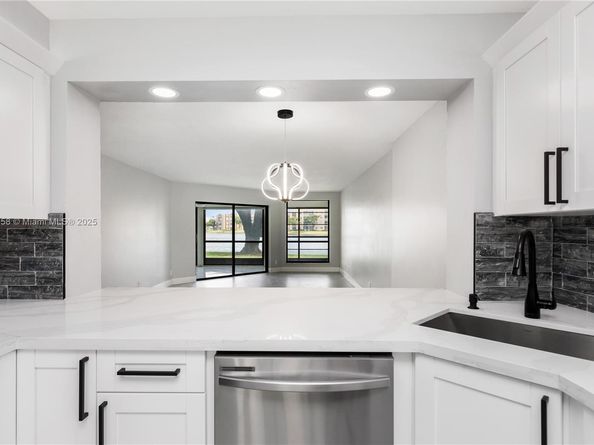 7408 Fairfax Dr 108, Tamarac FL 33321