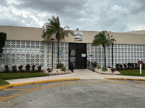 2600 W Sunrise Lakes Dr 305, Sunrise FL 33322