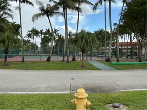 2600 W Sunrise Lakes Dr 305, Sunrise FL 33322