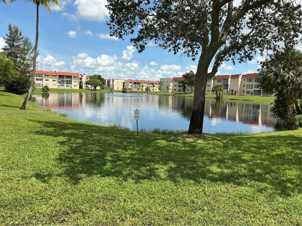 2600 W Sunrise Lakes Dr 305, Sunrise FL 33322