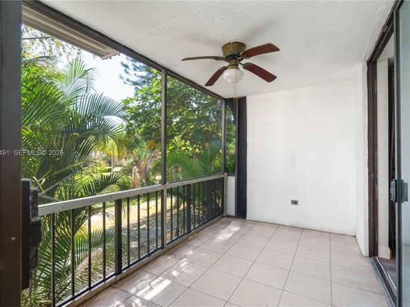 3730 Inverrary Dr 2H, Lauderhill FL 33319