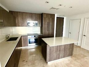 88 SW 7TH St 2005, Miami FL 33130