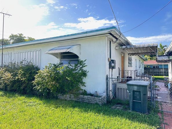 102 SW 1st Ave, Hallandale Beach FL 33009
