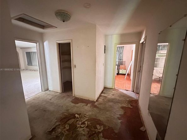 102 SW 1st Ave, Hallandale Beach FL 33009