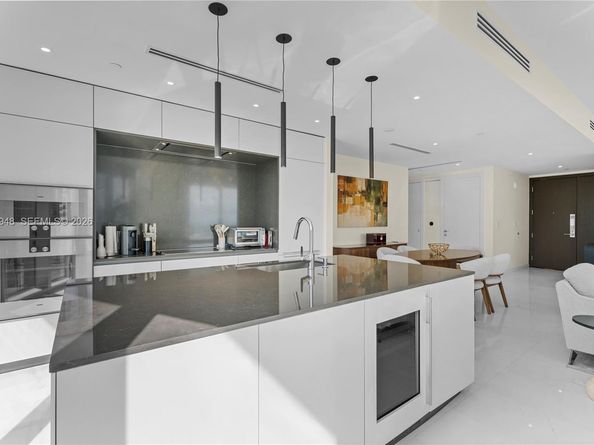 300 Biscayne Boulevard Way 4007W, Miami FL 33131