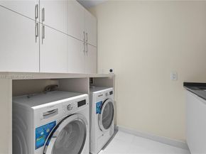 300 Biscayne Boulevard Way 4007W, Miami FL 33131