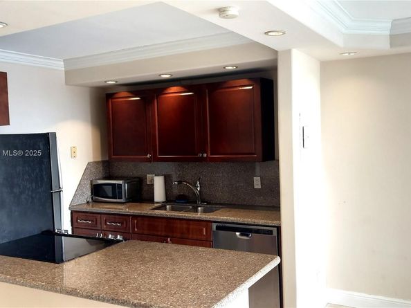 2020 NE 135th St 506, North Miami FL 33181