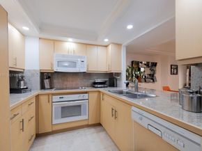 2901 S Bayshore Dr 2H, Miami FL 33133