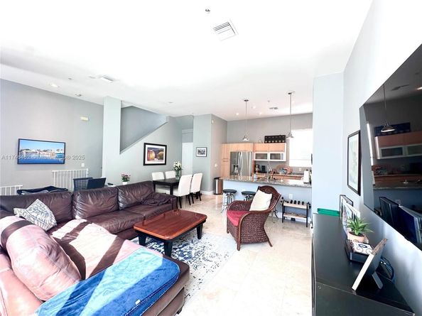 317 NE 7th St 317, Fort Lauderdale FL 33304