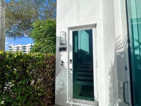 317 NE 7th St 317, Fort Lauderdale FL 33304