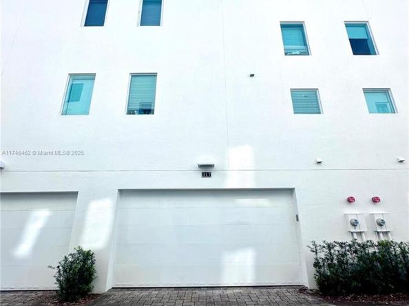 317 NE 7th St 317, Fort Lauderdale FL 33304