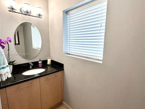 317 NE 7th St 317, Fort Lauderdale FL 33304