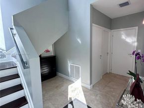 317 NE 7th St 317, Fort Lauderdale FL 33304