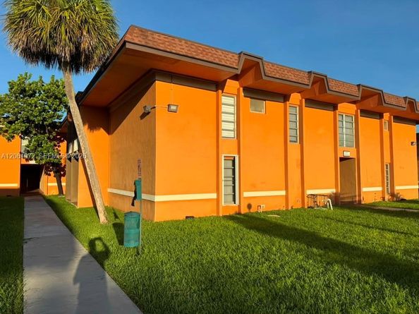 9473 SW 76th St P1, Miami FL 33173