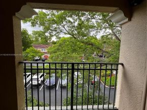 2548 Centergate Dr 301, Miramar FL 33025