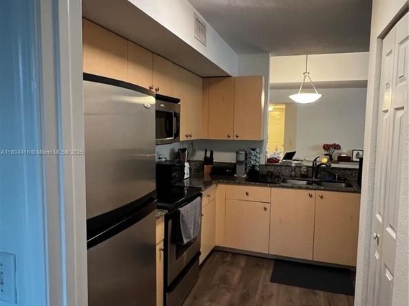 2548 Centergate Dr 301, Miramar FL 33025