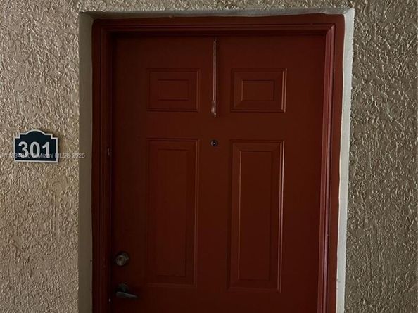2548 Centergate Dr 301, Miramar FL 33025