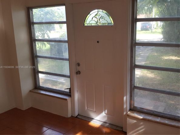 1870 NE 179th St, North Miami Beach FL 33162