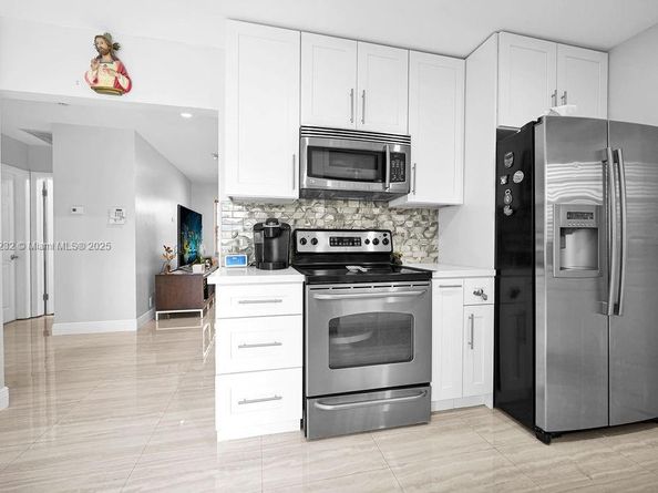 713 SW 6th Ave, Hallandale Beach FL 33009