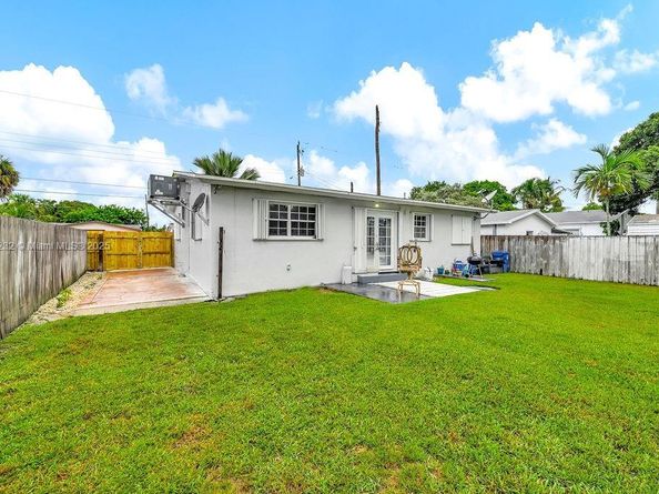 713 SW 6th Ave, Hallandale Beach FL 33009