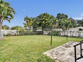 831 NW 21st Ct, Miami FL 33125