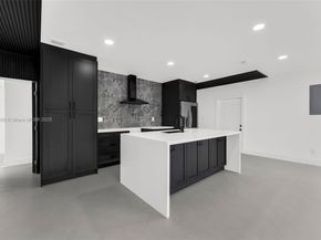 889 NW 102nd St, Miami FL 33150