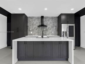 889 NW 102nd St, Miami FL 33150