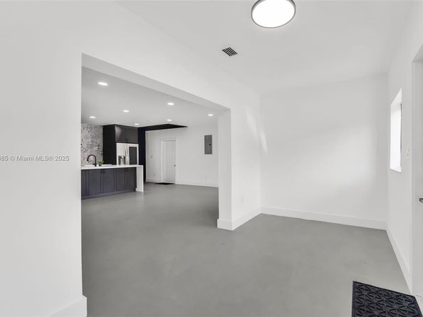 889 NW 102nd St, Miami FL 33150