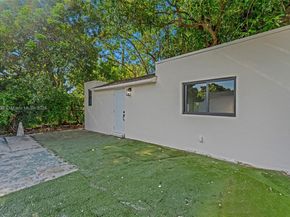 889 NW 102nd St, Miami FL 33150
