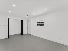 889 NW 102nd St, Miami FL 33150