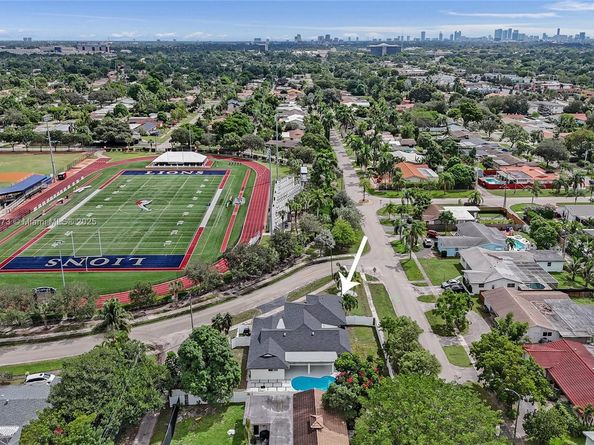 300 W Chaminade Dr, Hollywood FL 33021